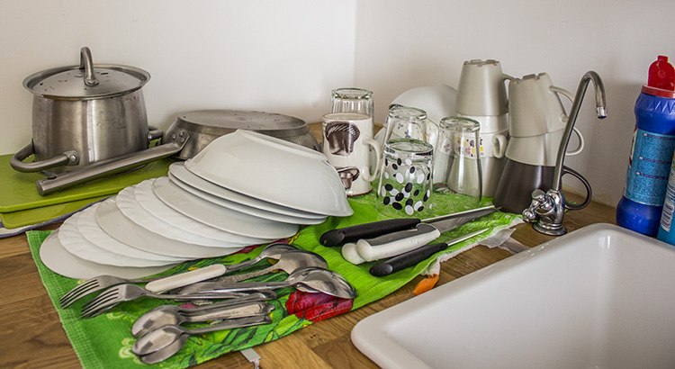 Посудомойка против посудомойщицы. Экономит ли посудомоечная машина Ваши средства?
